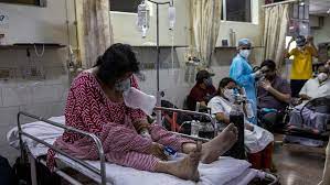 Bệnh viện hết oxy, bác sĩ Ấn Độ đi trốn vì sợ bị hành hung